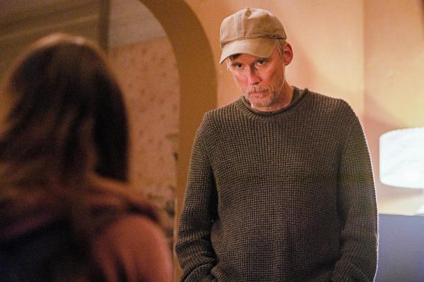 Bild 1 von 15: Im Bild: Alice Kremelberg (Percy Muldoon), Neal Huff (Sean Muldoon).