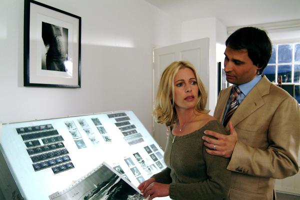 Bild 1 von 7: Im Bild: Nach vielen Jahren erfährt Daniel, dass er der Vater von Lindas Tochter ist. Daniel ist inzwischen mit Lindas Schwester Hannah verheiratet. Karin Thaler, Alexander-Klaus Stecher).