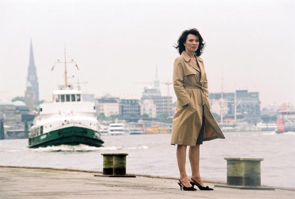 Bild 1 von 8: Nina Vandenberg (Iris Berben)