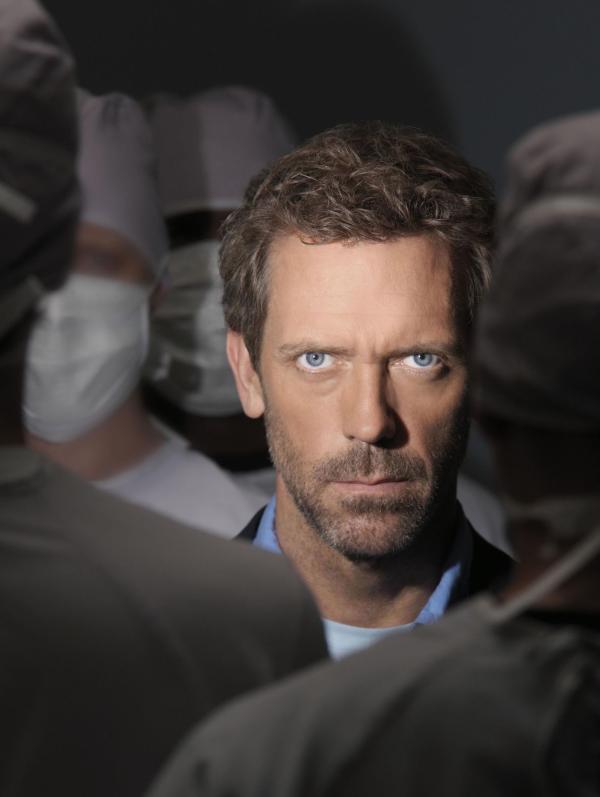 Bild 1 von 17: (3. Staffel) - Seine Art, mit Patienten umzugehen, ist unorthodox und mehr als gewöhnungsbedürftig: Dr. Gregory House (Hugh Laurie)