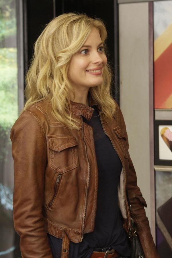 Bild 1 von 30: Jeff und Shirley lernen sich besser kennen, da sie ein gemeinsames Interesse entwickeln und über Brittas (Gillian Jacobs) neuen Freund lästern ...