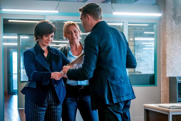 Bild 1 von 19: Im Bild (v.li.): Katharina Stemberger (Joe Haizinger), Angelika Niedetzky (Biggi Obergschwendter), Michael Steinocher (Stefan Pichlwanger).