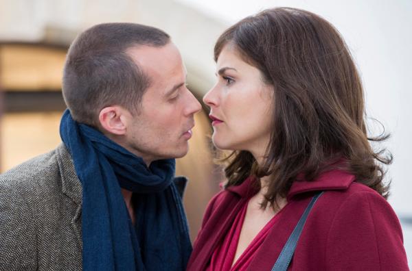 Bild 1 von 11: Katja (Katharina Wackernagel) und Jan (Barnaby Metschurat) haben sich gerade scheiden lassen, doch ein letzter Kuss wird doch wohl erlaubt sein?