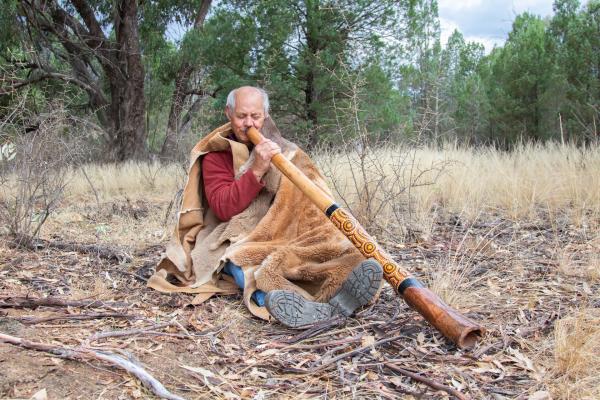 Bild 1 von 4: Urige Klänge: Die australischen Didgeridoos gehören zu den ältesten Instrumenten der Welt.