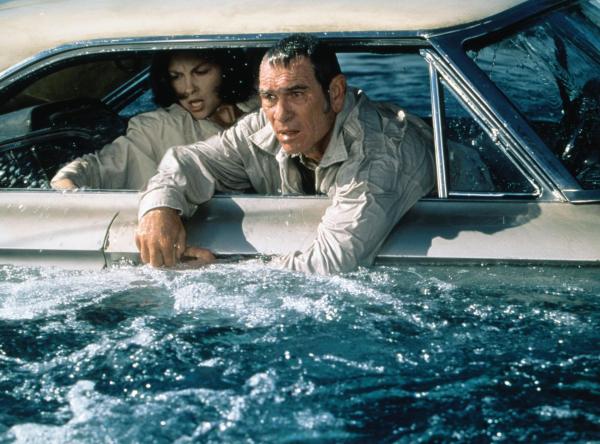 Bild 1 von 13: Auf der Suche nach der Wahrheit geraten die verzweifelte Libby (Ashley Judd, l.) und ihr Bewährungshelfer Travis Lehman (Tommy Lee Jones, r.) in ein infames Komplott ...