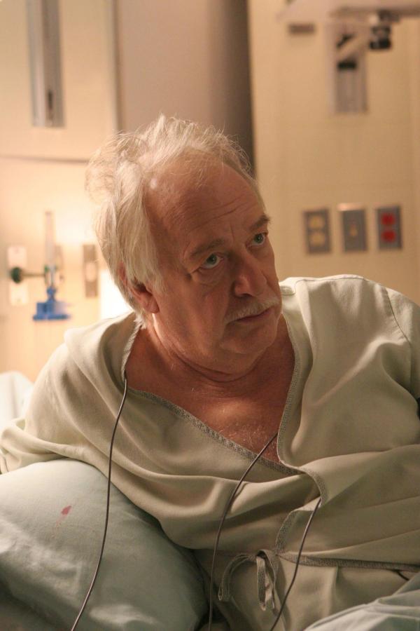 Bild 1 von 4: Wartet auf ein Spenderherz: Henry Errington (Howard Hessman)