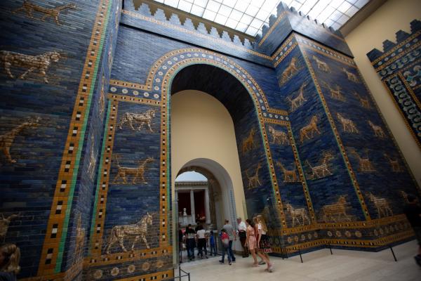 Bild 1 von 5: Das Ischtar-Tor und die Mauern von Babylon galten in der Antike lange auch als Weltwunder.