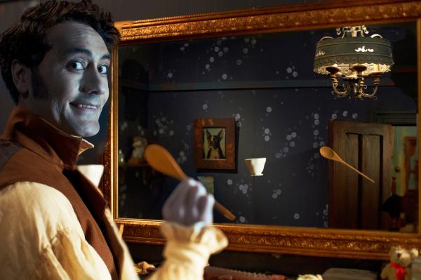 Bild 1 von 7: Viago (Taika Waititi) zeigt, dass man auch ohne Spiegelbild gut durchs Leben kommen kann.