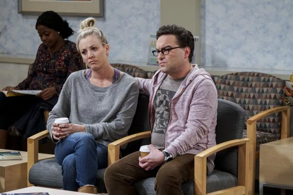 Bild 1 von 10: Wann hat das Warten endlich ein Ende? Penny (Kaley Cuoco, l.) und Leonard (Johnny Galecki, r.) wollen den langersehnten Nachwuchs ihrer Freude begutachten ...