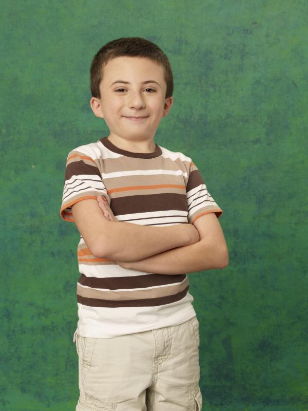 Bild 1 von 43: (2. Staffel) - Mit anderen Menschen hat es Brick (Atticus Shaffer) nicht so wirklich, dafür mag er Bücher umso mehr ...