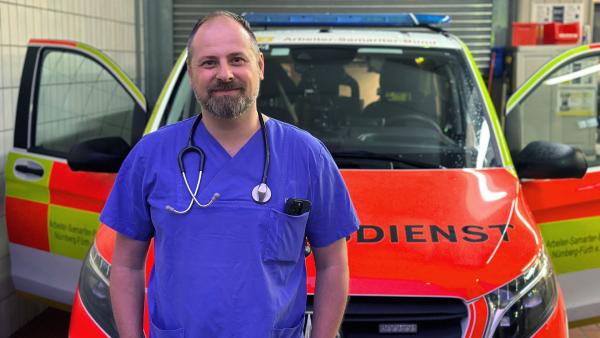 Bild 1 von 4: Notarzt Dr. Tobias Hübner hat Dienst in Nürnberg