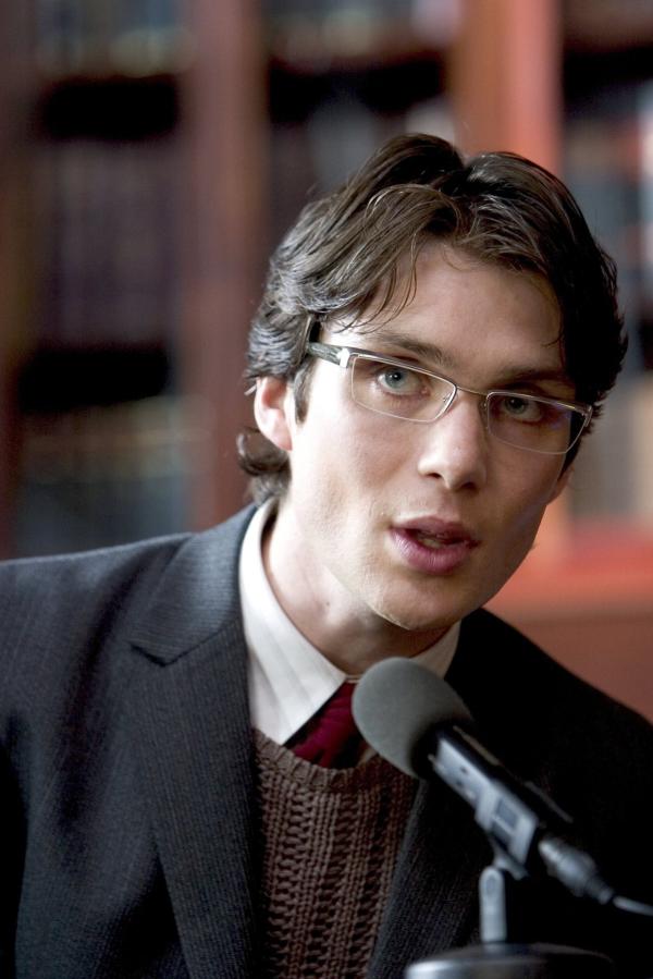 Bild 1 von 14: Niemand ahnt, dass der dubiose Psychiater Dr. Jonathan Crane (Cillian Murphy) ein Halluzinogen entwickelt hat, das die größten Ängste eines Menschen verstärkt ...