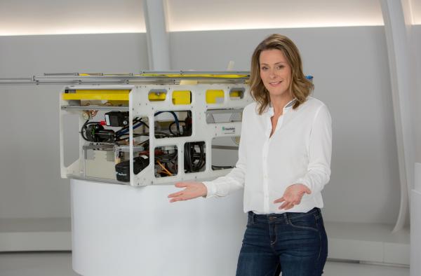 Bild 1 von 1: In Zukunft bekommen Bademeister und Rettungsschwimmer einen Rettungs-Roboter zur Aushilfe. Der ist in Zeiten von Personalmangel nicht nur eine willkommene Unterstützung, sondern kann durch seine Schnelligkeit auch effektiv helfen, Leben zu retten. Wie dieser Roboter funktioniert, zeigt Anja Reschke in \