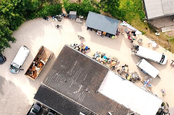 Bild 1 von 6: Waldi mistet aus - für die neue Galerie soll Platz werden.