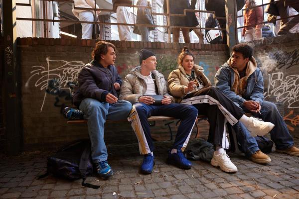 Bild 1 von 10: (v.l.n.r.) Younes (David Ali Rashed); Rocky (Vito Sack); Shirin (Manal Raga a Sabit); Amadou (Aaron Maldonado-Morales)