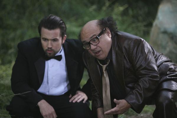 Bild 1 von 13: Mac (Rob McElhenney, l.); Frank Reynolds (Danny DeVito, r.)