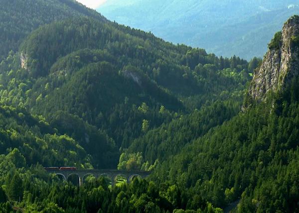 Bild 1 von 11: Im Bild: Semmeringbahn 20S-Blick Viadukt.