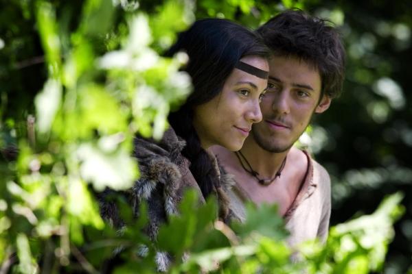 Bild 1 von 6: Im Bild: Maya Henselek (Alva), Dominik Raneburger (Bo).