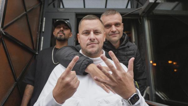 Bild 1 von 22: Im Bild (v.l.n.r.): Die Rapper Joshi Mizu, Pireli und Emirez.
