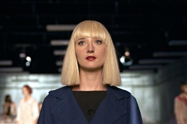 Bild 1 von 3: Fine (Stine Fischer Christensen) ist Schauspielerin und bekommt mit Hilfe von Regisseur Friedmann ihre erste große Rolle.