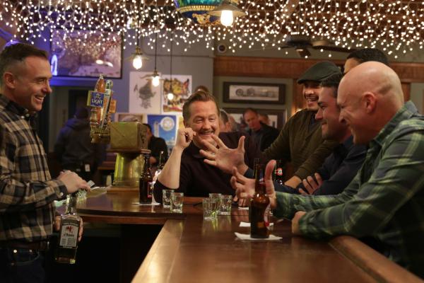 Bild 1 von 11: (l-r) David Eigenberg as Christopher Herrmann, Christian Stolte as Mouch, Joe Minoso as Joe Cruz, Taylor Kinney as Kelly Severide, Randy Flagler as Capp -- (Photo by: Elizabeth Morris/NBC)
