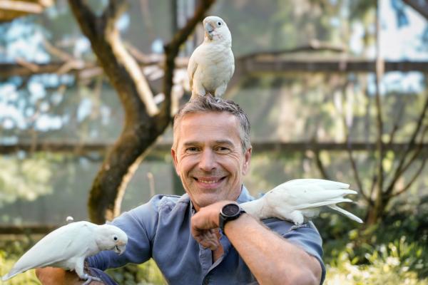 Bild 1 von 9: Frech, neugierig und sehr schlau: Kakadus zählen zu den besten Werkzeugmachern im Tierreich.