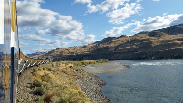 Bild 1 von 3: Bei den Touristen beliebt ist die Zugstrecke entlang des Fraser Rivers.