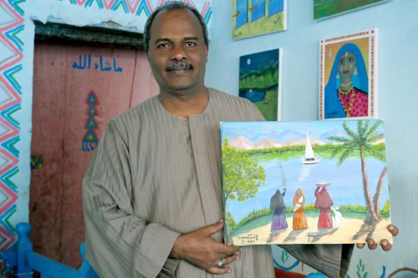 Bild 1 von 6: Der Autodidakt Gamal Latif malt Motive des traditionellen Lebens der Nubier.