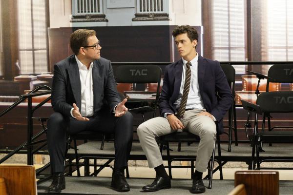Bild 1 von 15: Dr. Jason Bull (Michael Weatherly, l.); Adam Harris (Sam Vartholomeos, r.)