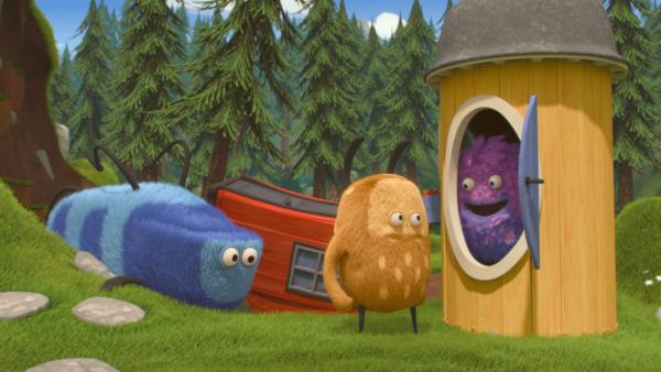 Bild 1 von 5: Kiwis Haus kommt jetzt aus dem Bauch der Wald-Kuh, und aus dem Haus kommt Strit.