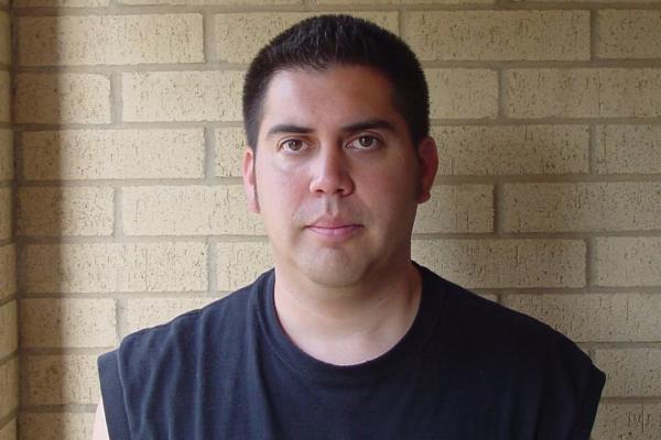 Bild 1 von 4: Polizist und Mörder: Nachdem Chris Tahah beobachtet hat, wie seine Ex-Freundin mit einem anderen Mann tanzt, wird aus Eifersucht blinde Wut.