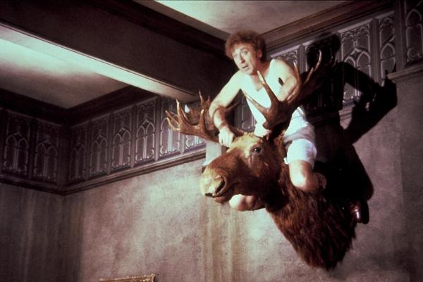 Bild 1 von 7: Larry (Gene Wilder) wird nach allen Regeln der Kunst in Angst und Schrecken versetzt ...