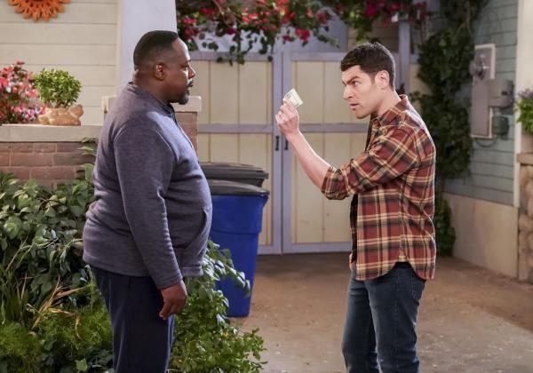 Bild 1 von 18: Calvin Butler (Cedric the Entertainer, l.); Dave Johnson (Max Greenfield, r.)