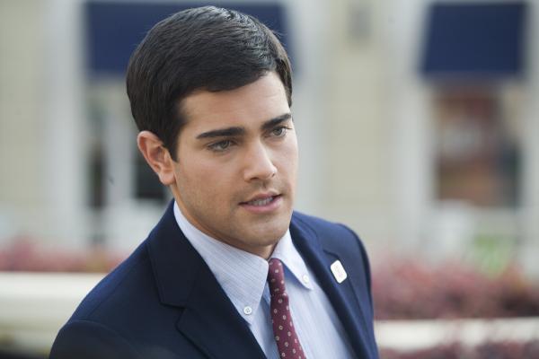 Bild 1 von 38: An der erstklassigen Bilanz der gewonnenen Fälle des angehenden Gouverneurs zweifelt der TV- Reporter C.J. Nicholas (Jesse Metcalfe). Er will den angeblichen Betrüger entlarven ...