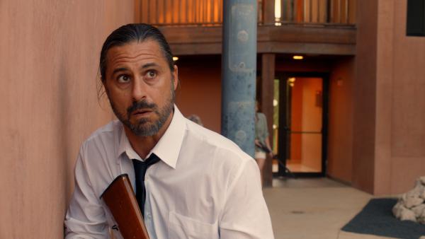 Bild 1 von 4: Kein Training hat Sicherheitsmann Mateo (Hugo Silva) auf diese Situation vorbereitet.