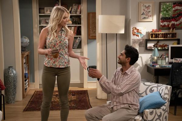 Bild 1 von 16: Vanessa (Kelli Goss, l.); Al (Adhir Kalyan, r.)