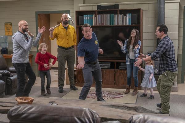 Bild 1 von 10: (v.l.n.r.) Mark (Keegan-Michael Key); Will (Christian Convery); Axe (Tyler Mane); Jake (John Cena); Brynn (Brianna Hildebrand); Zoey (Finley Rose Slater); Rodrigo (John Leguizamo)