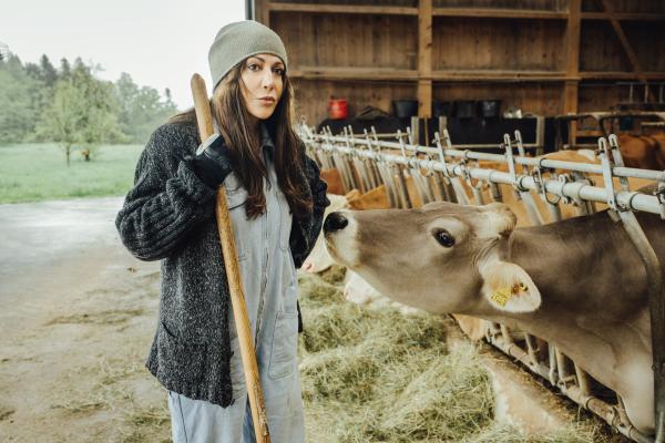 Bild 1 von 11: Katja Baumann (Simone Thomalla) macht sich Sorgen um die verschwundenen Eltern, um deren Hof sie sich nun kümmert.