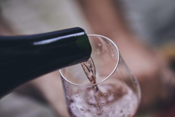 Bild 1 von 21: Das Begrüßungsgetränk: Winzer Sekt.