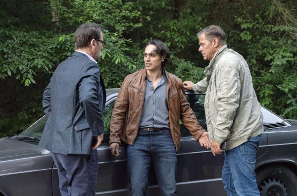 Bild 1 von 6: (v.l.n.r.) Lars (Ingo Naujoks); Cem Ergün (Yasin Boynuince); Finn (Sven Martinek)