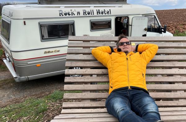 Bild 1 von 2: Friso Richter will wissen, wieviel Luxus braucht man beim Camping wirklich.
