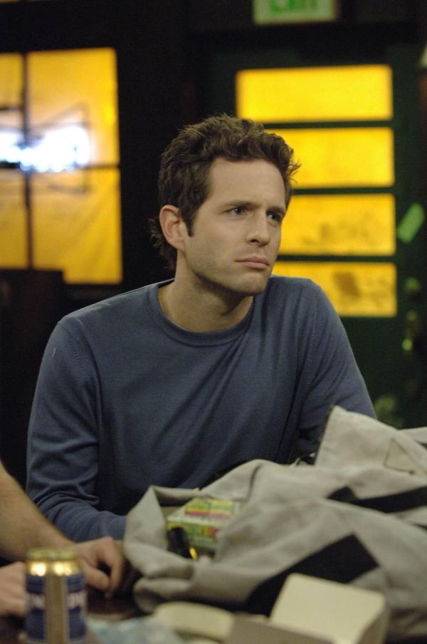Bild 1 von 24: Dennis (Glenn Howerton) ist wie immer Feuer und Flamme, als er von den Testspielen der Philadelphia Eagles erfährt und will um jeden Preis dabei sein ...