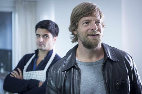 Bild 1 von 27: (5. Staffel) - Während Mick (Henning Baum, r.) nach wie vor ein ziemlich chaotisches und einsames Leben führt, lebt Andreas (Maximilian Grill, l.) ein bürgerliches Leben mit Ehefrau, Sohn und Eigenheim. Als Mick in den Streifendienst strafversetzt wird, droht ihre Freundschaft zu zerbrechen ...