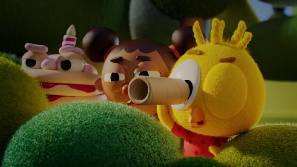 Bild 1 von 3: Karla (r.) hat einen Plan geschmiedet, um die konfiszierten Spielzeugpistolen zurückzubekommen. Gemeinsam mit Alex (M.) und Othello (l.) beobachten sie aus der Ferne, ob ihr Vorhaben gelingt.