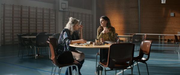 Bild 1 von 5: Ester (Maja Johanna Englander, l.); Tuva (Beta Borelius, r.)