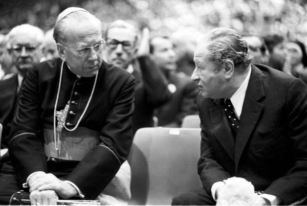 Bild 1 von 19: Im Bild: Österreichischer Katholikentag 1974. Abschlussveranstaltung in der Wiener Stadthalle mit Kardinal Franz König und Bundeskanzler Bruno Kreisky. 13. Oktober 1974.