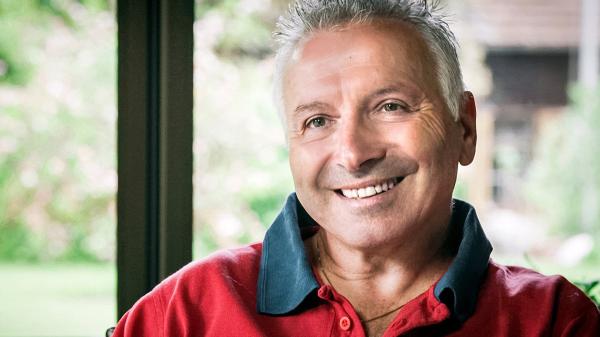 Bild 1 von 1: Hinter den Hecken  Fuchsiengarten in Neuenhof AG  Staffel 1, Episode 5