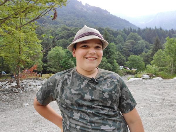 Bild 1 von 4: Thomas lebt in dem kleinen Bergdorf Entracque, in Italien. Er liebt die Natur und ist gern draußen.