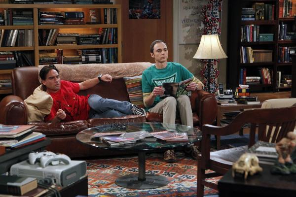Bild 1 von 36: Während Leonard (Johnny Galecki, r.) feststellt, dass er der Einzige ohne Freundin ist, versucht Sheldon (Jim Parsons, l.), seine Freundin Amy wieder loszuwerden ...