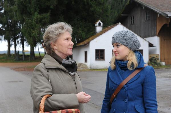 Bild 1 von 10: Hildegard (Antje Hagen, l.); Mandy (Lara Mandoki, r.)